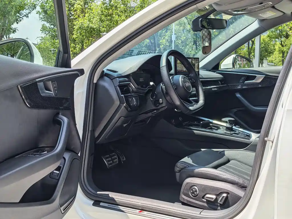 Audi A4L 2021