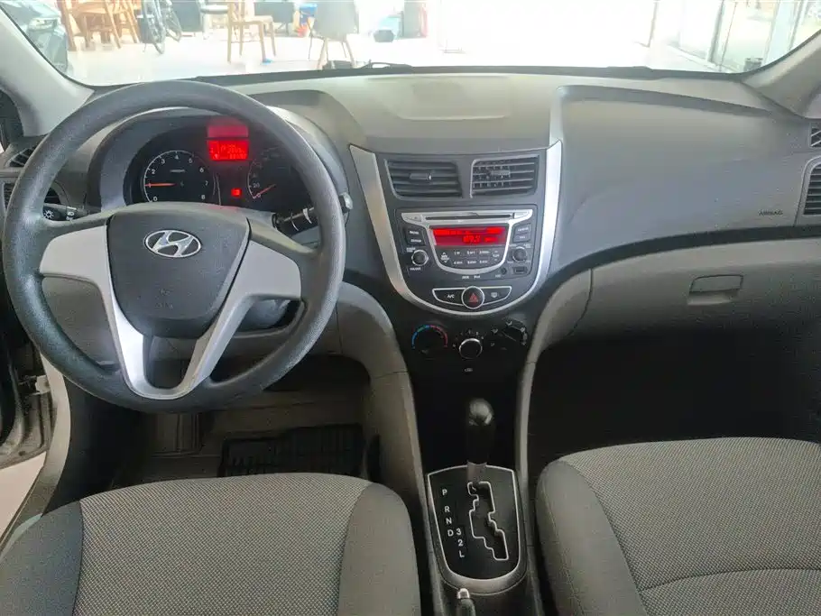 Hyundai Verna 2013 — фото 12