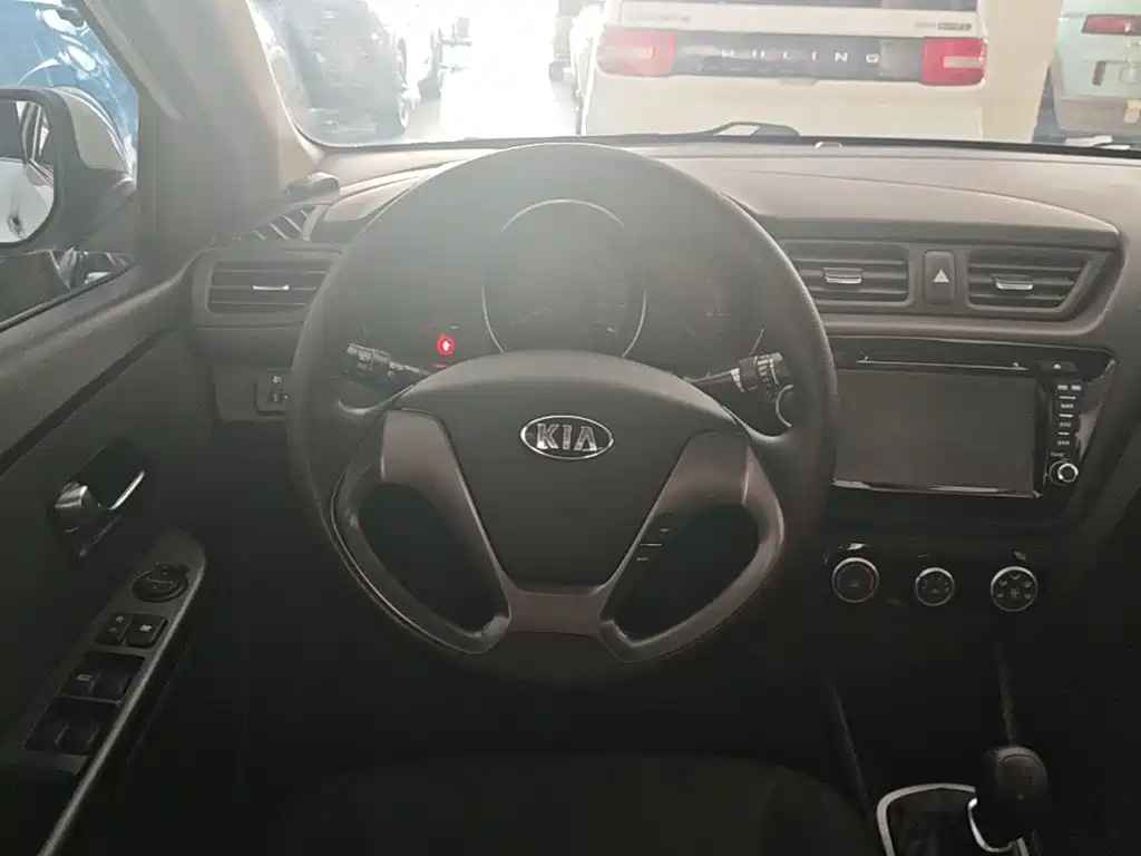 Kia K2 2016 — фото 11