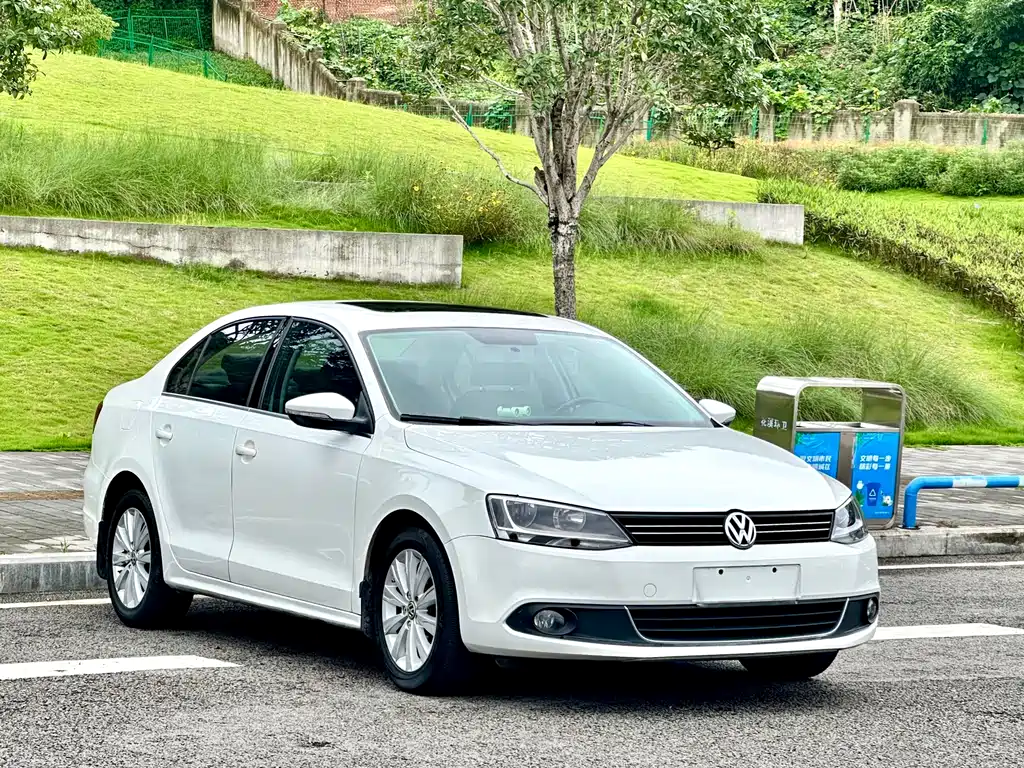 Volkswagen Sagitar 2014