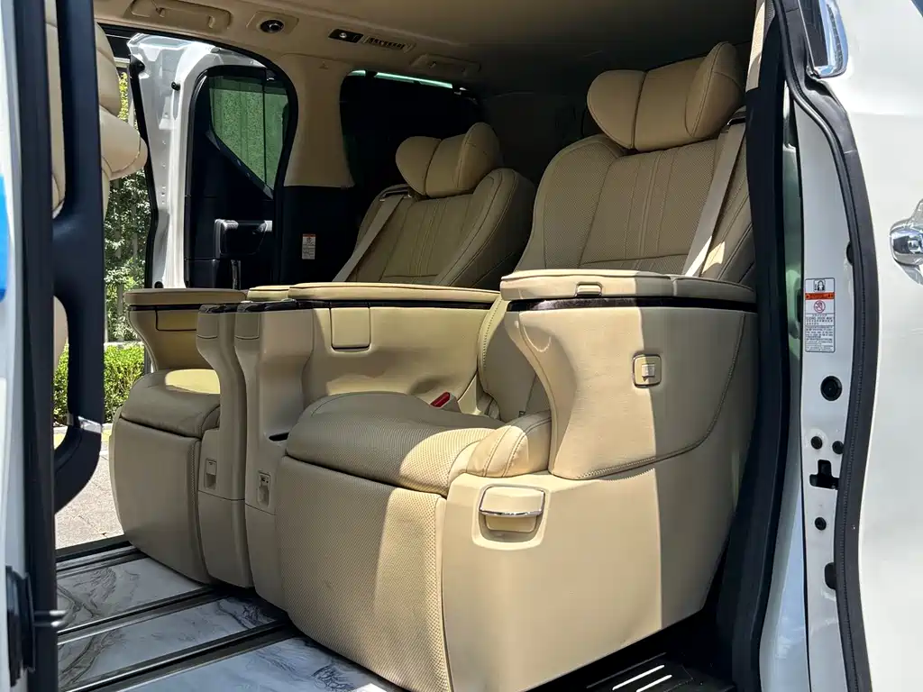 Toyota Alphard 2022 — фото 15