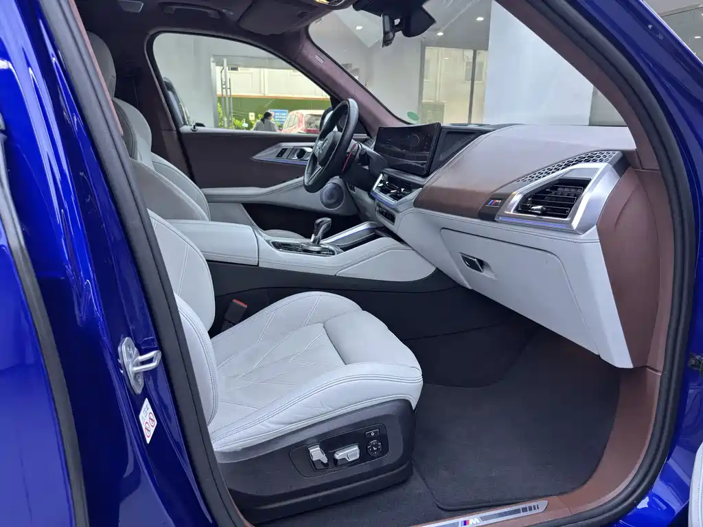 BMW XM 2023 — фото 17