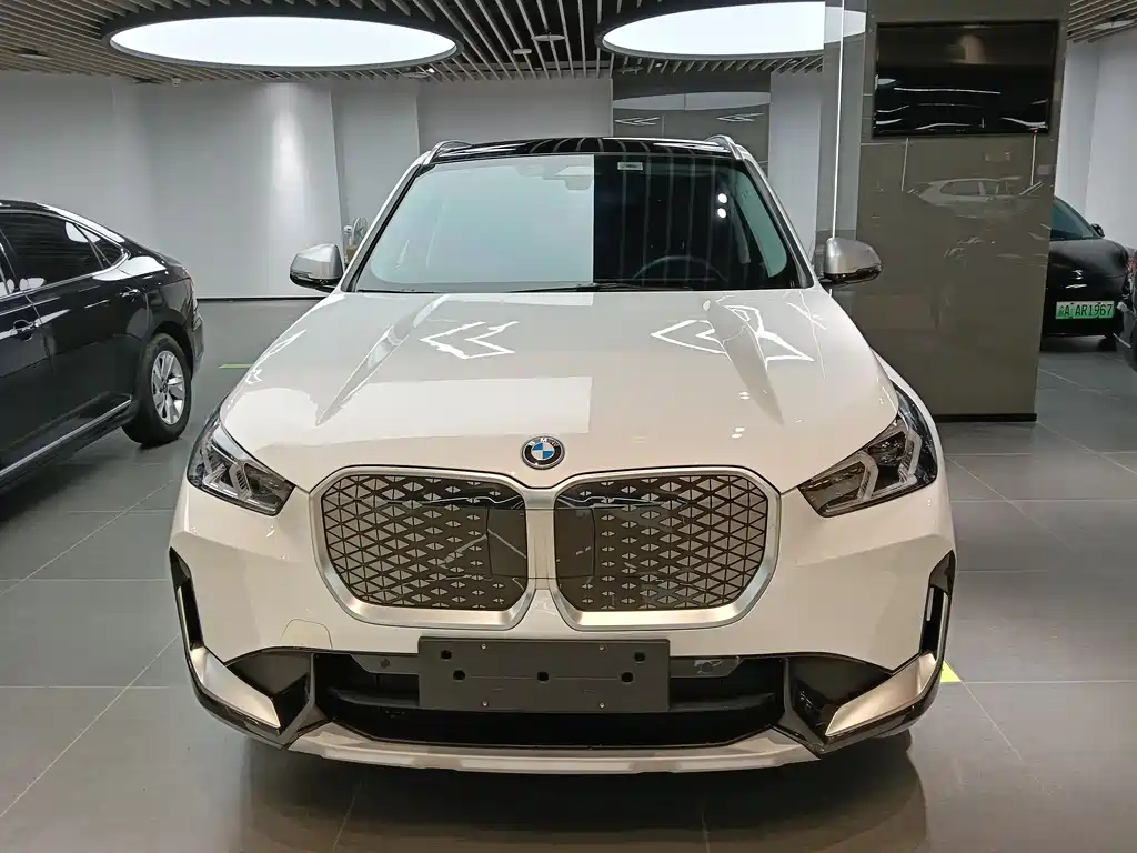 BMW iX1 2024