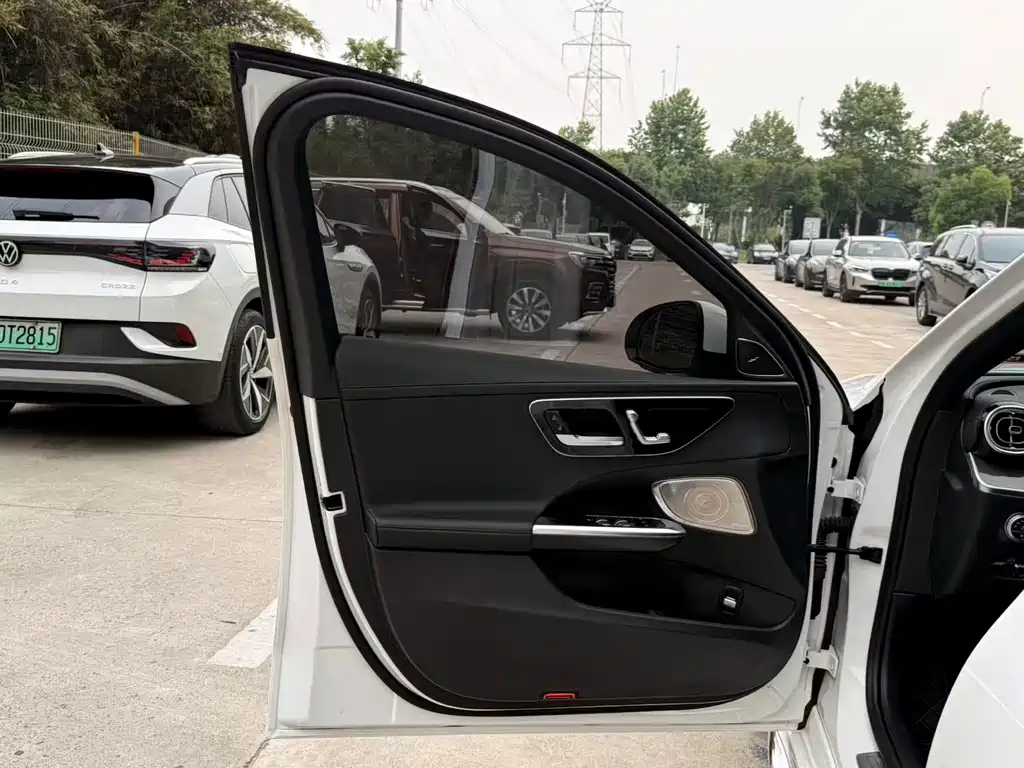 Mercedes-Benz C-Class 2023 — фото 9