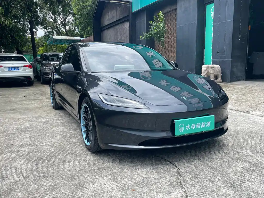 Tesla Model 3 2024