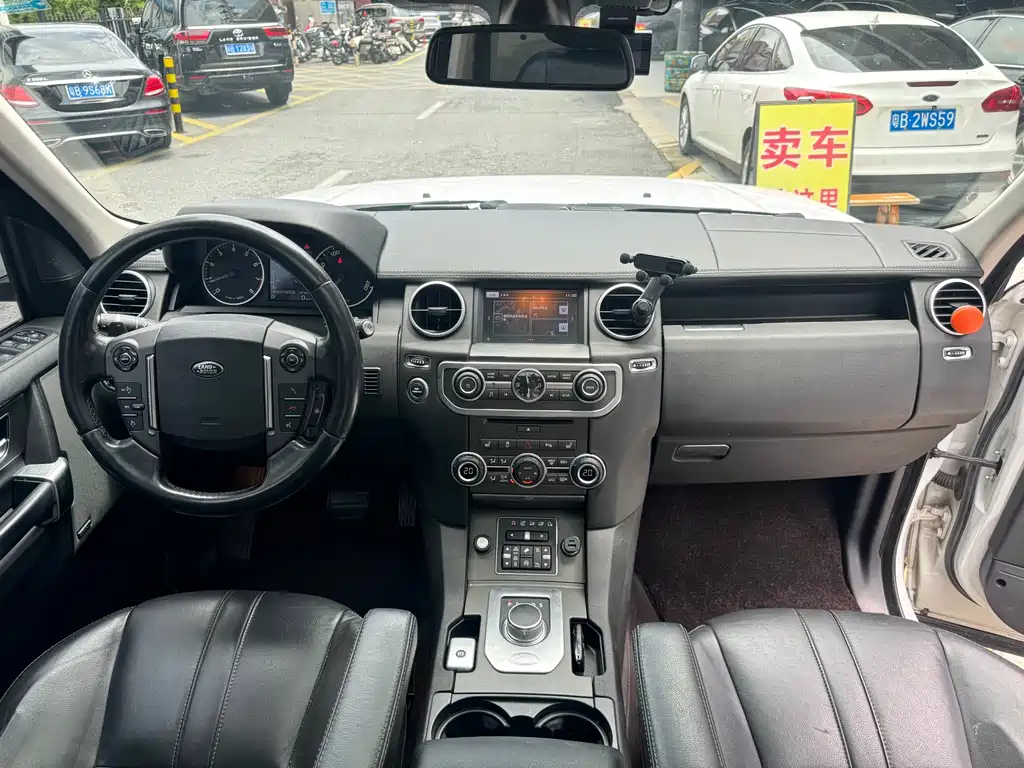 Land Rover Discovery 2016 — фото 10