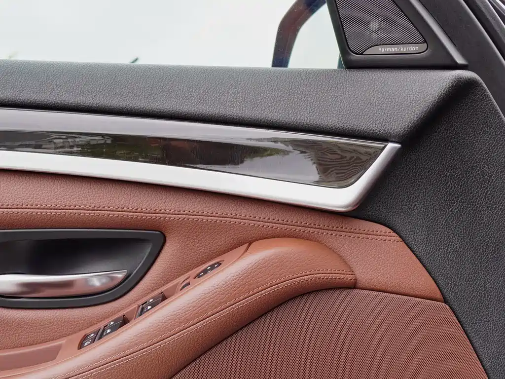 BMW 5 Series 2015 — фото 21