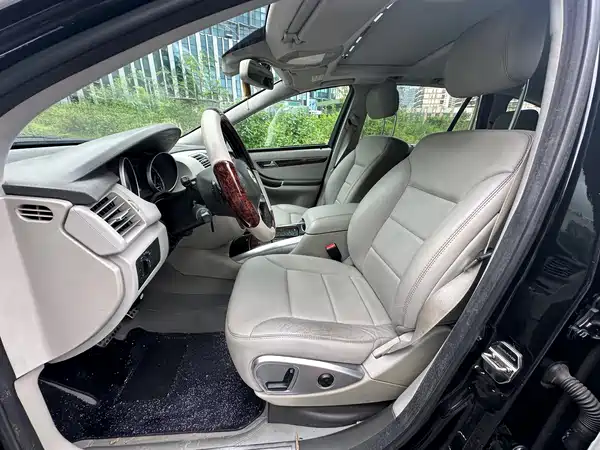 Mercedes-Benz R-Class 2012