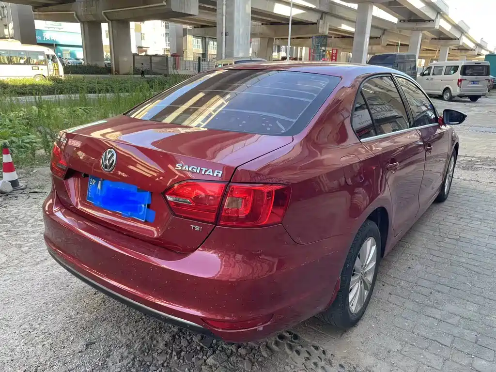 Volkswagen Sagitar 2015