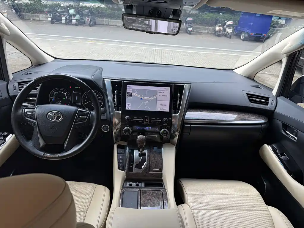 Toyota Alphard 2022 — фото 8