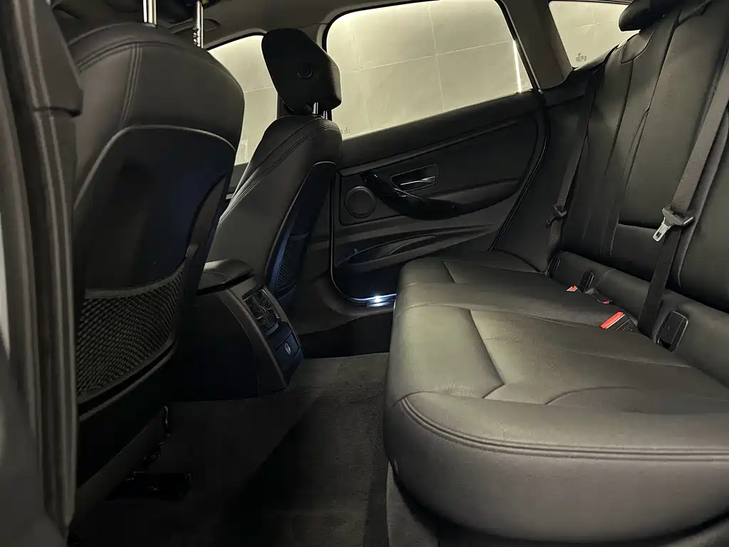 BMW 3 Series GT 2018 — фото 16