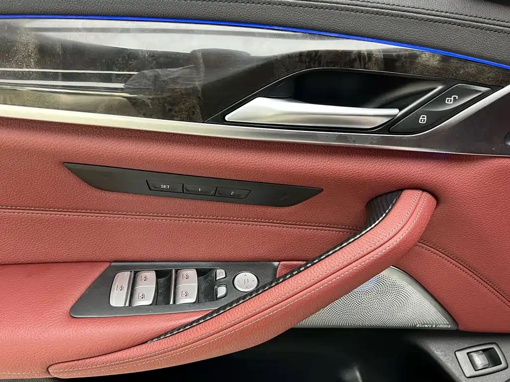 BMW 5 Series 2019 — фото 20
