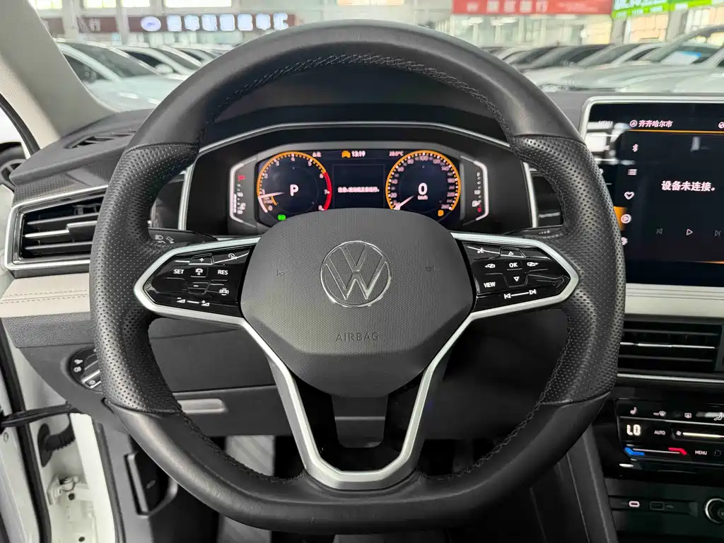 Volkswagen Tiguan L 2023 — фото 11