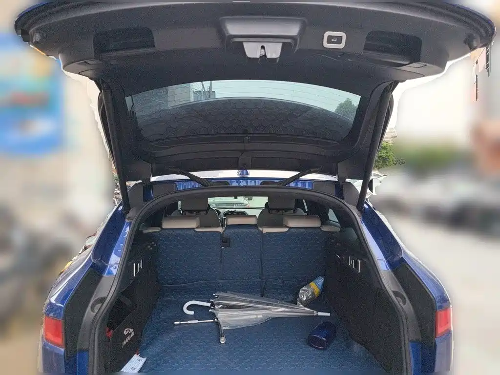 Jaguar F-PACE 2017 — фото 16