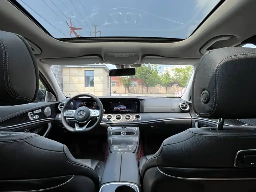 Mercedes-Benz E-Class 2019 — фото 17