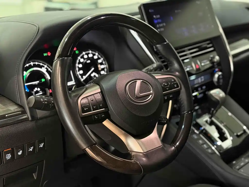 Lexus LM 2022 — фото 10