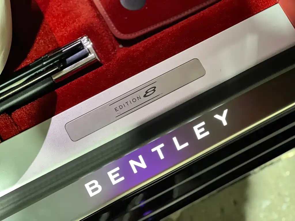 Bentley Flying Spur 2025 — фото 13