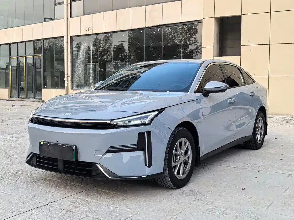 Geely Galaxy L6 2025 — фото 1