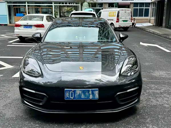 Porsche Panamera 2023