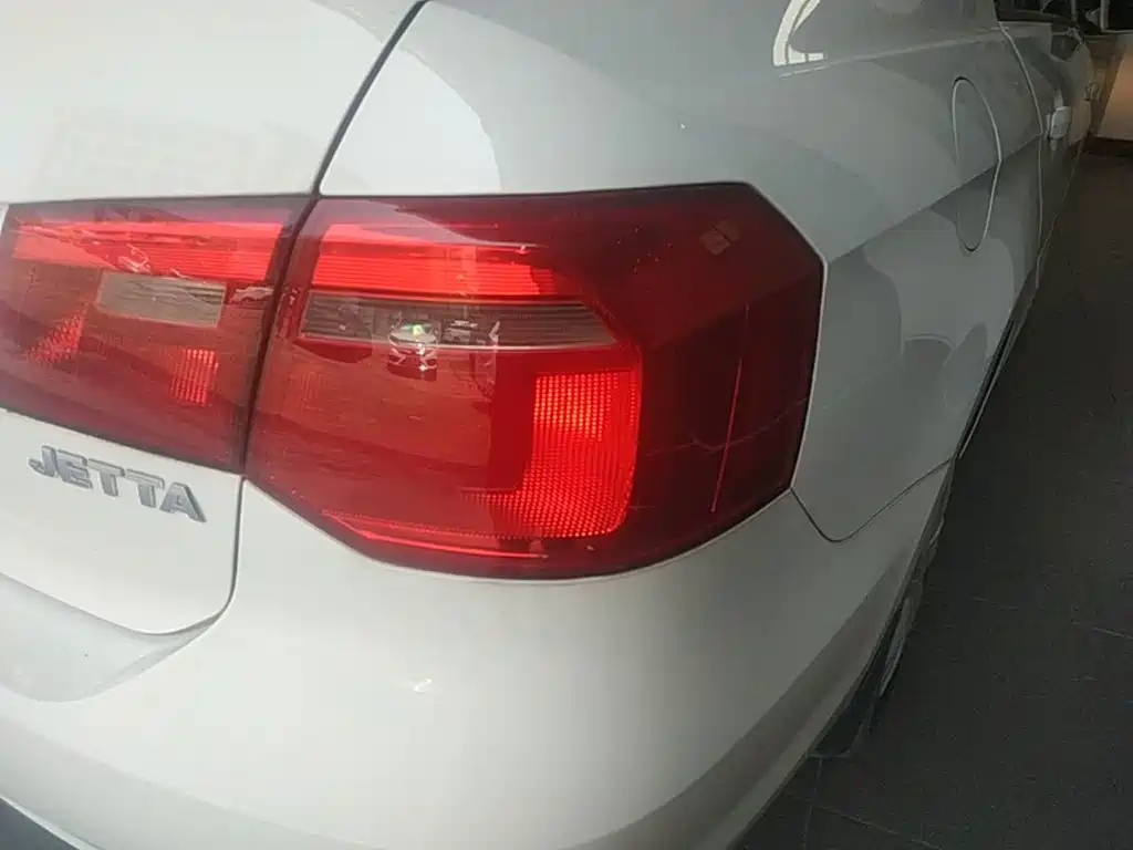 Volkswagen Jetta 2015 — фото 8