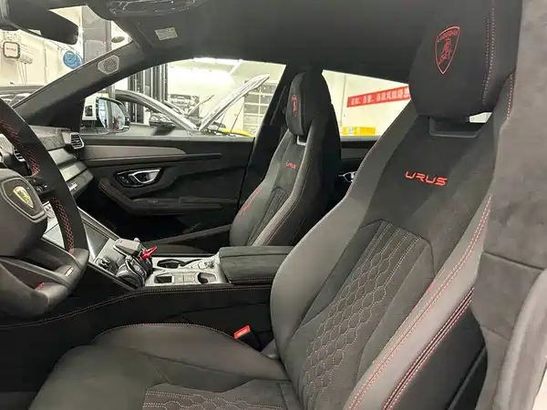 Lamborghini Urus 2024