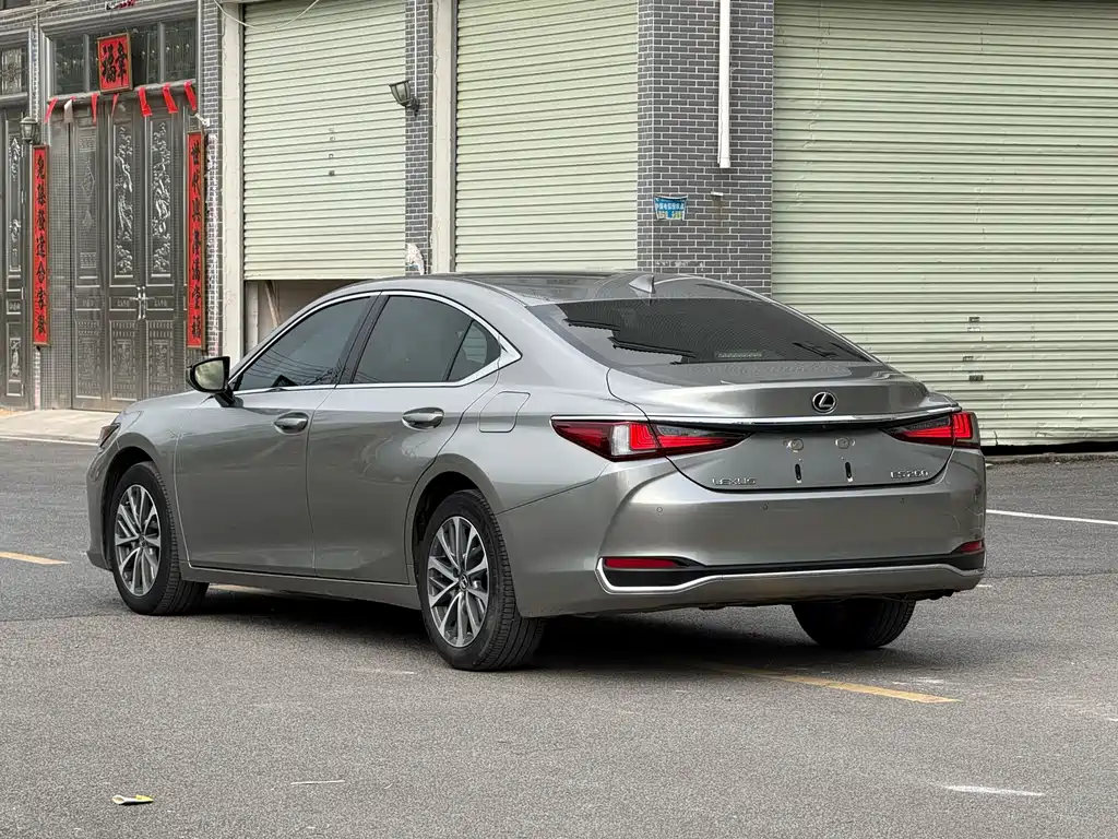 Lexus ES 2023 — фото 11