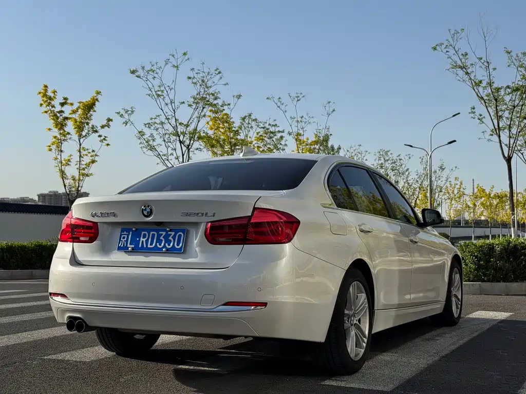 BMW 3 Series 2017 — фото 25