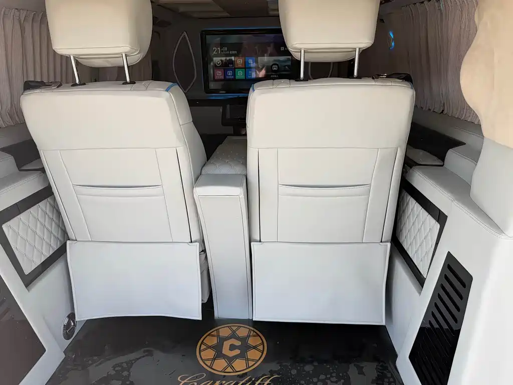 Mercedes-Benz V-Class 2018 — фото 27