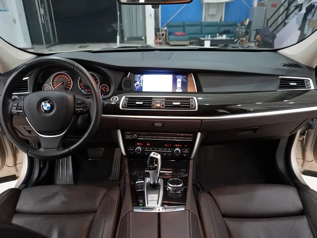 BMW 5 Series GT 2014 — фото 9