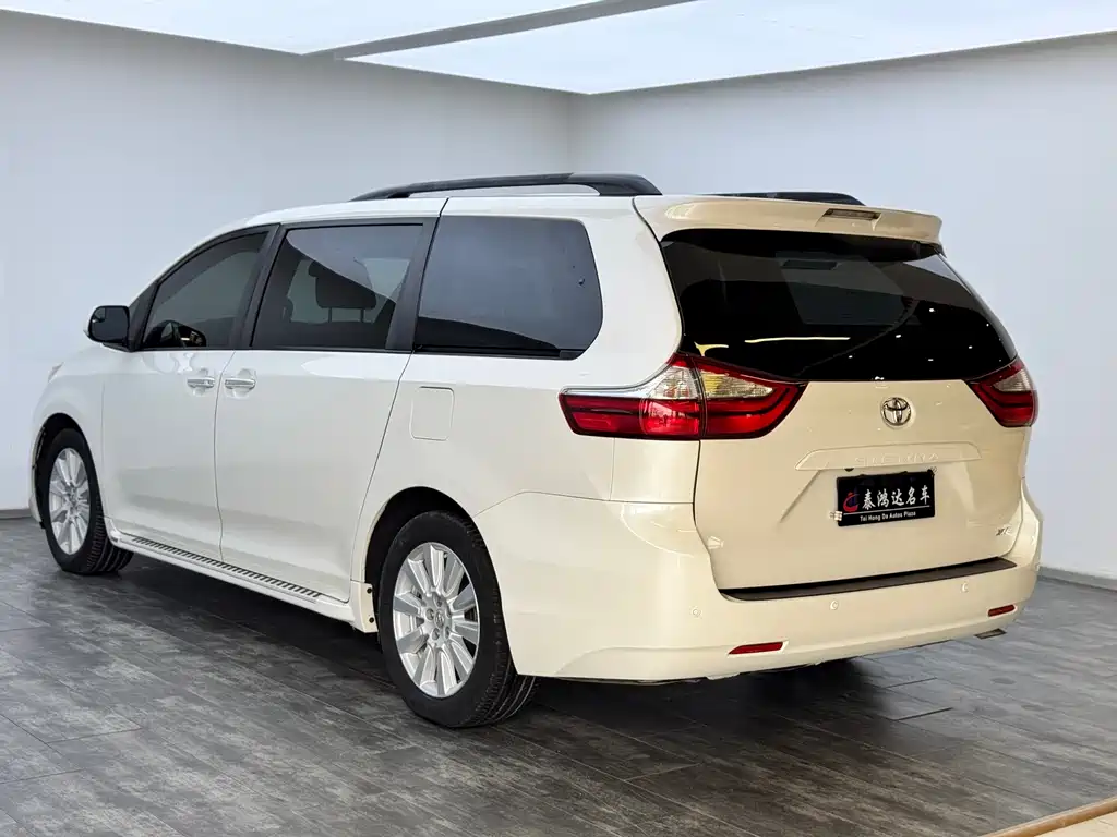 Toyota Sienna 2017 — фото 5