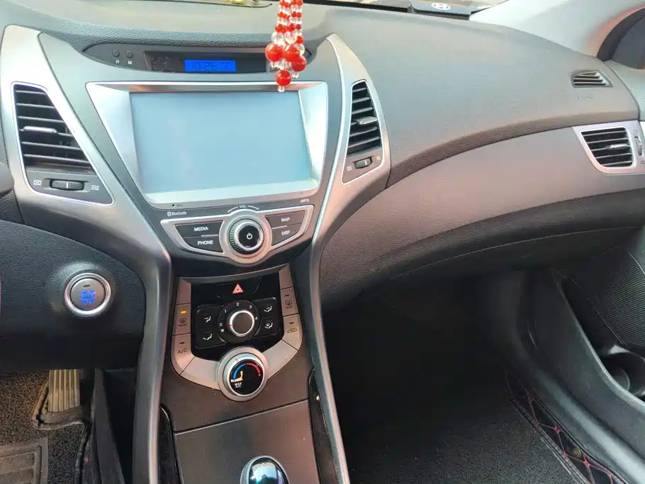Hyundai Elantra Langdong 2015 — фото 13