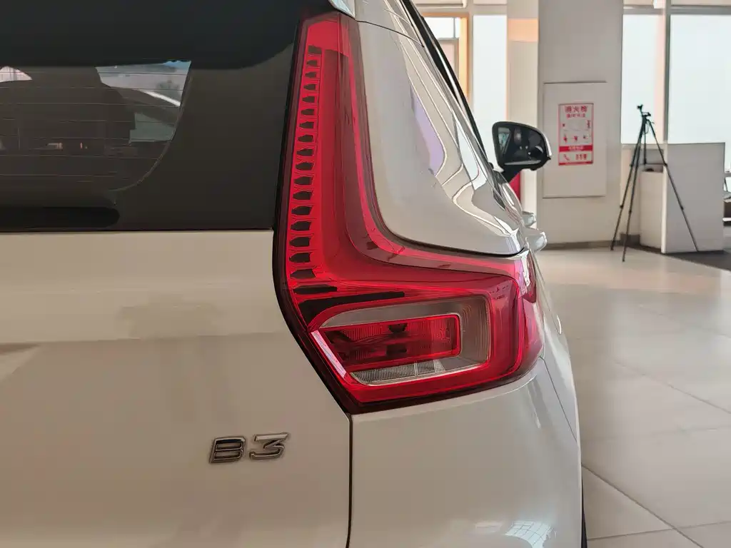 Volvo XC40 2022 — фото 17