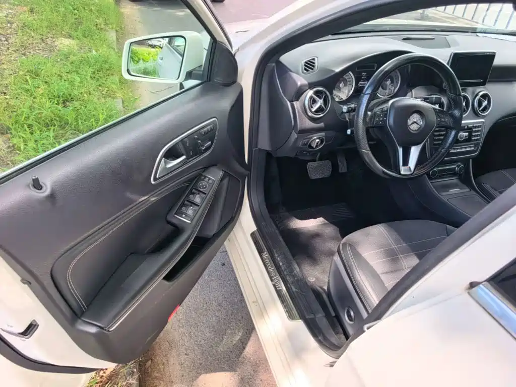 Mercedes-Benz A-Class 2015 — фото 16