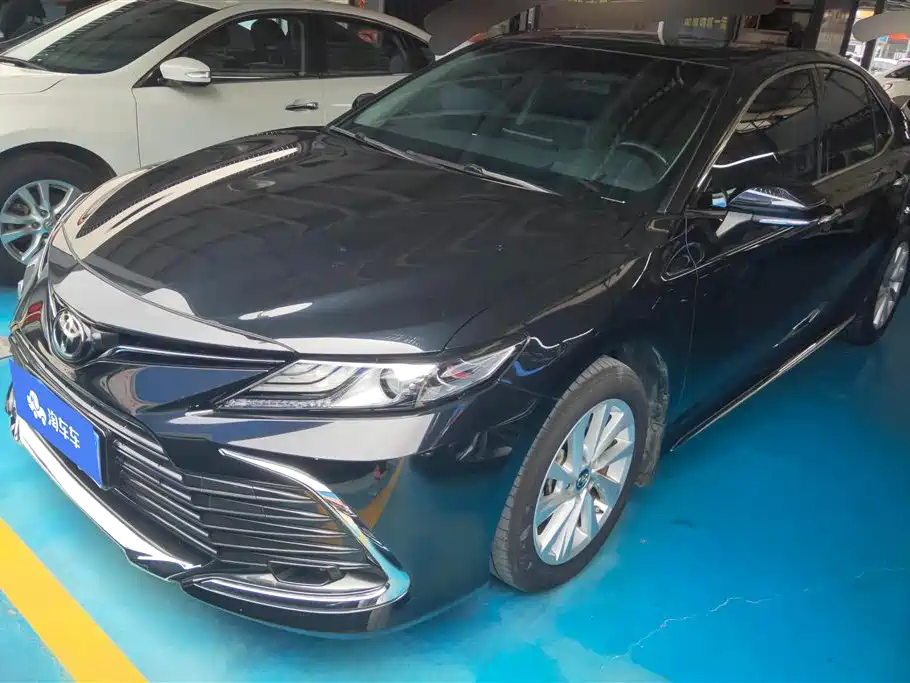 Toyota Camry 2024 — фото 1