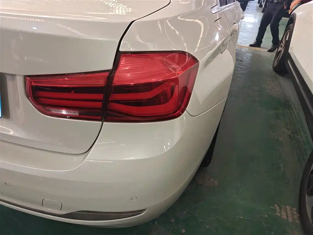 BMW 3 Series 2018 — фото 24