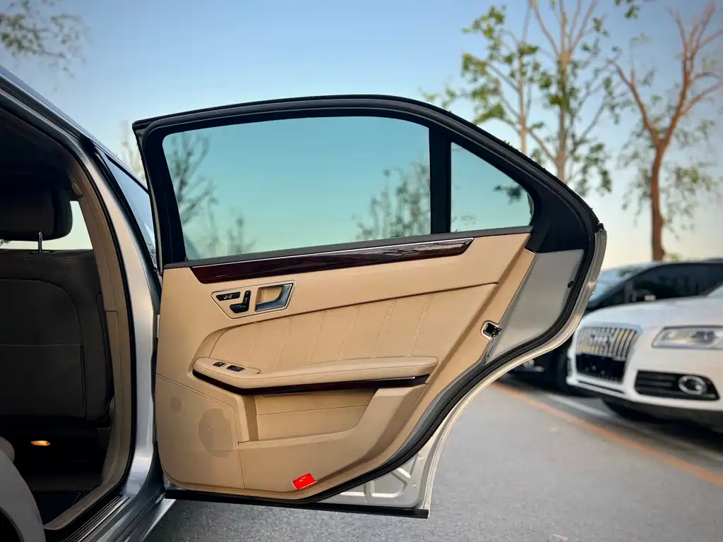 Mercedes-Benz E-Class 2012 — фото 26