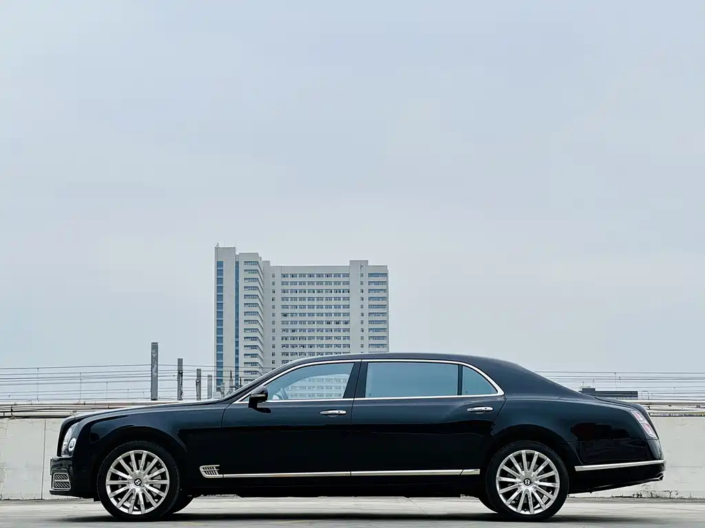 Bentley Mulsanne 2017 — фото 14