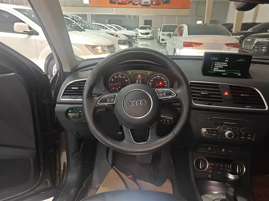 Audi Q3 2018 — фото 8