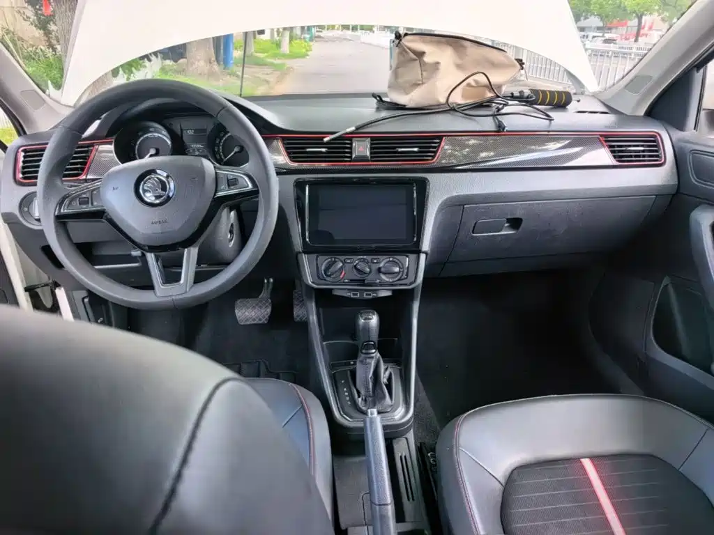 Skoda Rapid Spaceback 2020 — фото 10