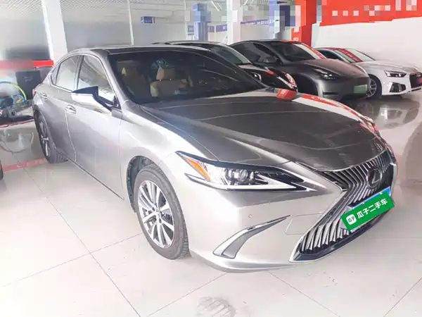 Lexus ES 2021