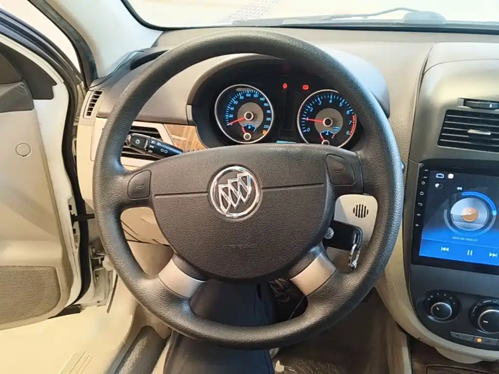Buick Excelle 2015 — фото 11
