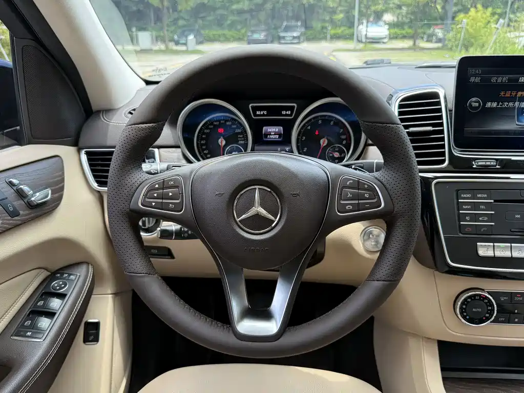 Mercedes-Benz GLE 2017 — фото 12