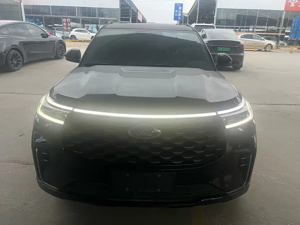 Ford Explorer 2023