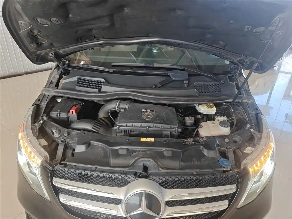 Mercedes-Benz V-Class 2021 — фото 10