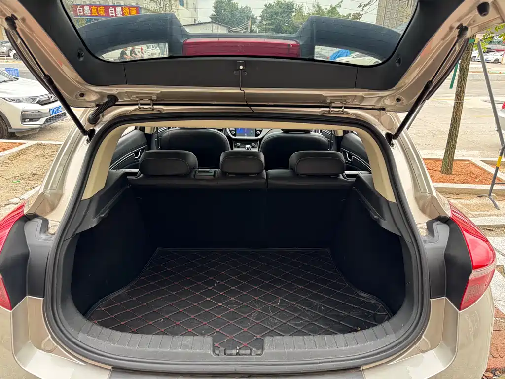 Geely Emgrand GS 2017 — фото 18