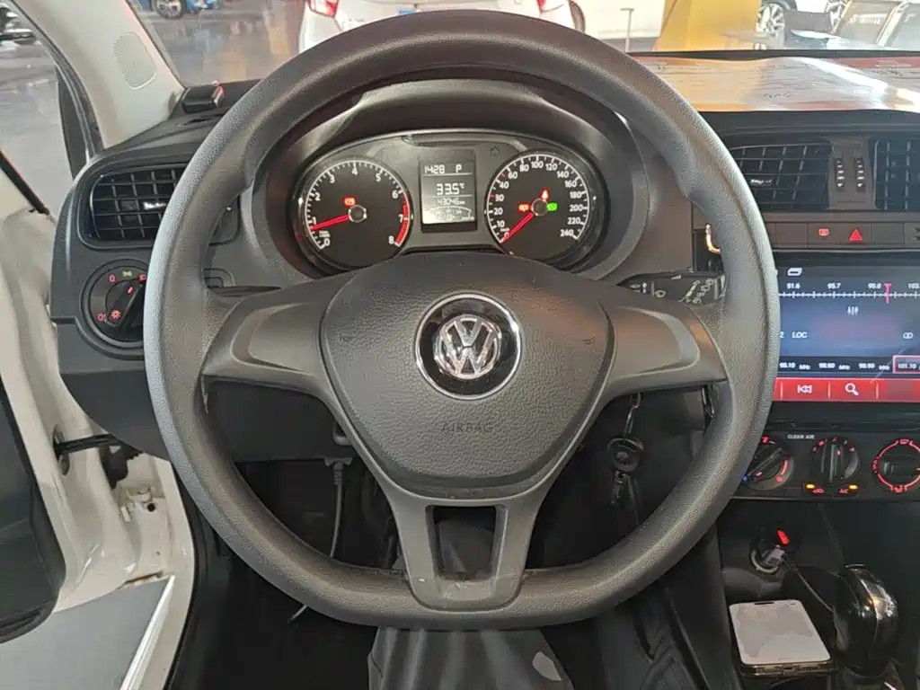 Volkswagen Polo 2017 — фото 11