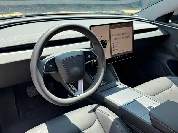 Tesla Model 3 2024