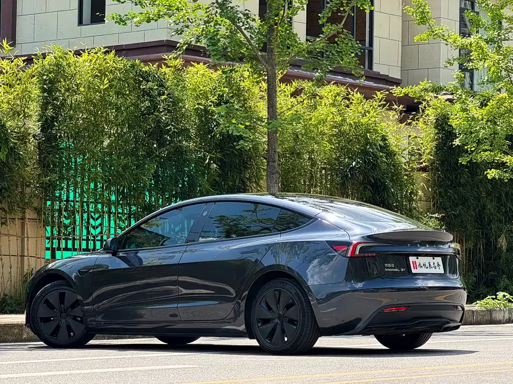 Tesla Model 3 2024 — фото 12