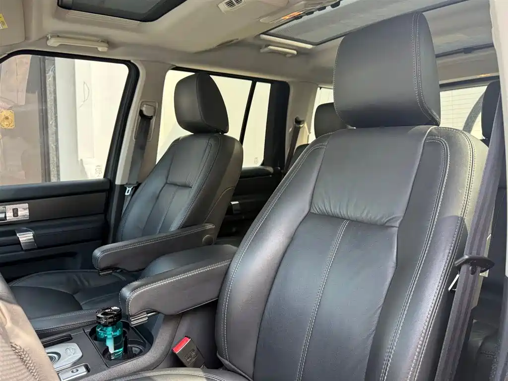 Land Rover Discovery 2015 — фото 30