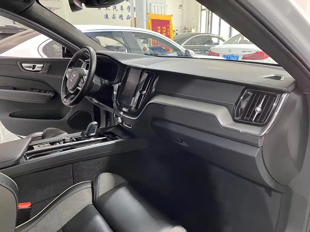 Volvo XC60 PHEV 2021 — фото 8